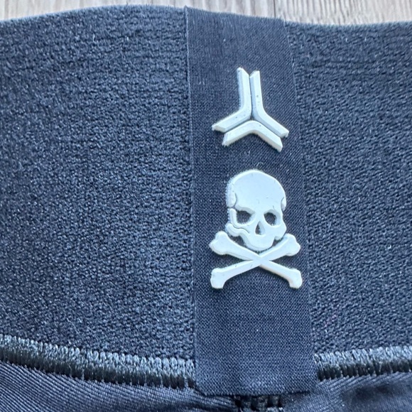 ULTRACOR x SoulCycle Scatter Skull Leggings Size Medium Women’s workout pants - Picture 10 of 10